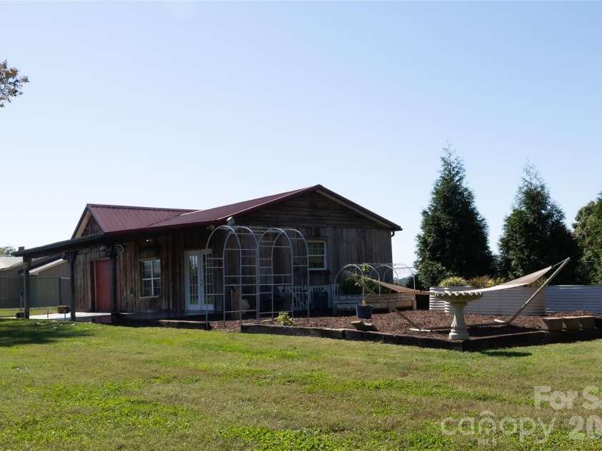 4128 Icard Ridge Road, Hickory, NC 28601.  MLS# CAR4430329, YatesRealty ID 56700. 