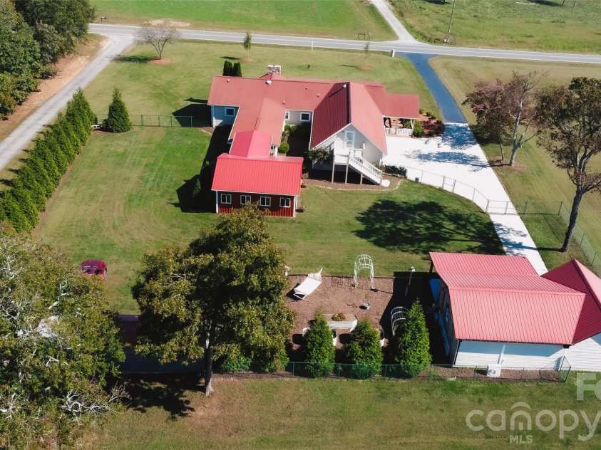 4128 Icard Ridge Road, Hickory, NC 28601.  MLS# CAR4430329, YatesRealty ID 56700. 