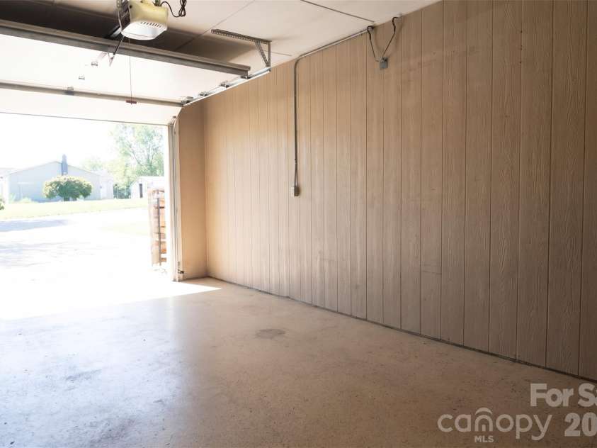 4128 Icard Ridge Road, Hickory, NC 28601.  MLS# CAR4430329, YatesRealty ID 56700. 