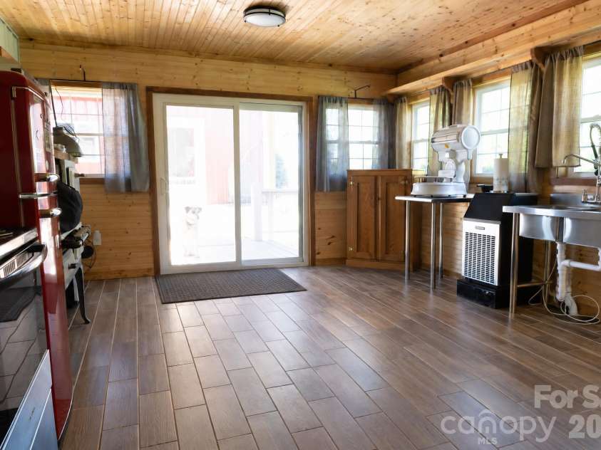 4128 Icard Ridge Road, Hickory, NC 28601.  MLS# CAR4430329, YatesRealty ID 56700. Secondary 