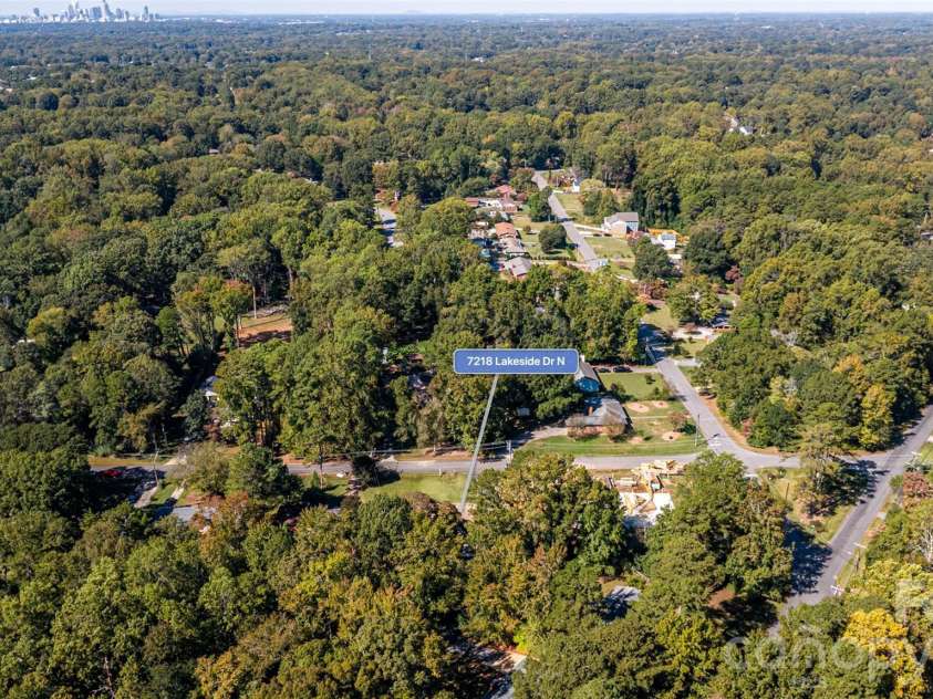 7218 Lakeside Drive, Charlotte, NC 28215.  MLS# CAR4430119, YatesRealty ID 56701. 