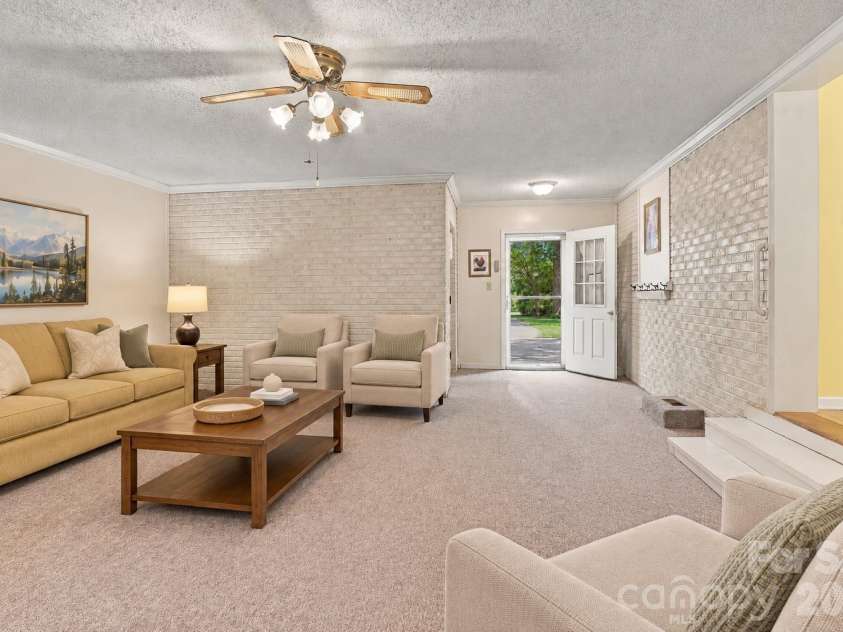 7218 Lakeside Drive, Charlotte, NC 28215.  MLS# CAR4430119, YatesRealty ID 56701. 