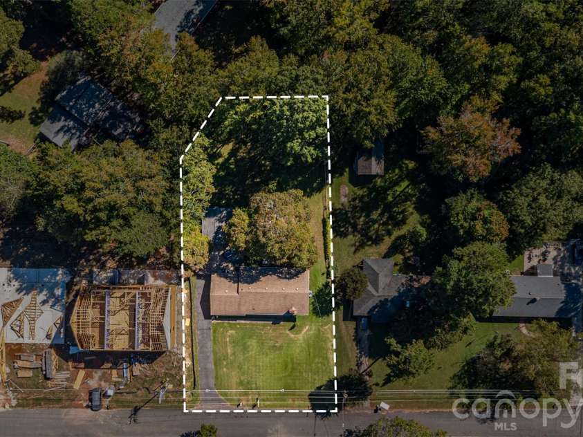 7218 Lakeside Drive, Charlotte, NC 28215.  MLS# CAR4430119, YatesRealty ID 56701. 