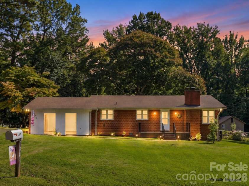 7218 Lakeside Drive, Charlotte, NC 28215.  MLS# CAR4430119, YatesRealty ID 56701. 
