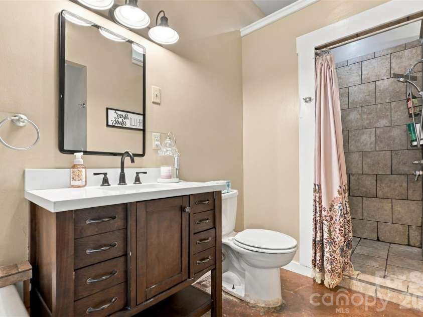 1924 Windy Hill Place, Lenoir, NC 28645.  MLS# CAR4430094, YatesRealty ID 56702. 