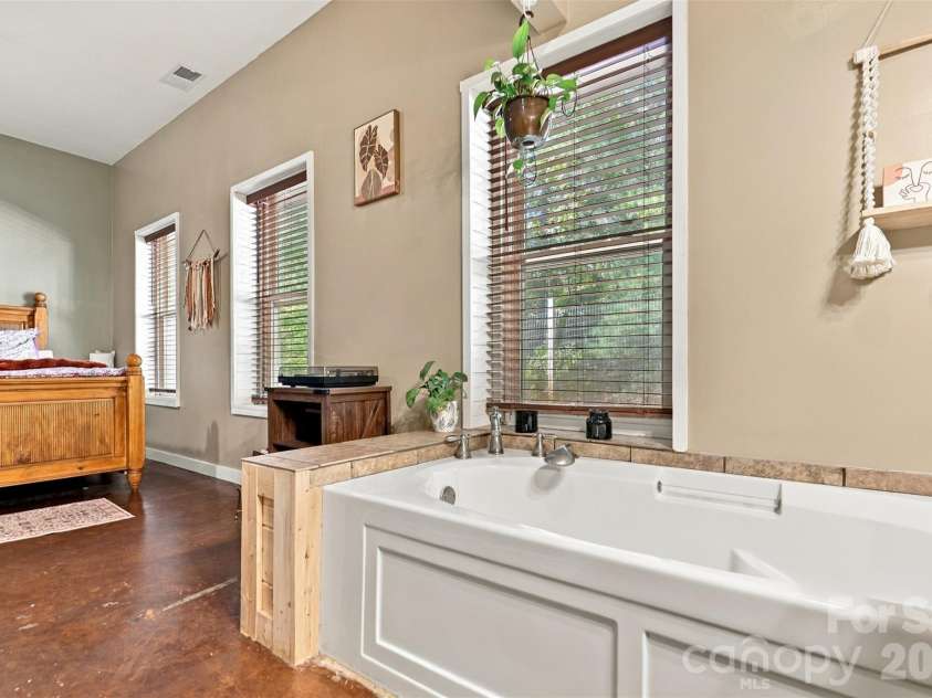1924 Windy Hill Place, Lenoir, NC 28645.  MLS# CAR4430094, YatesRealty ID 56702. 