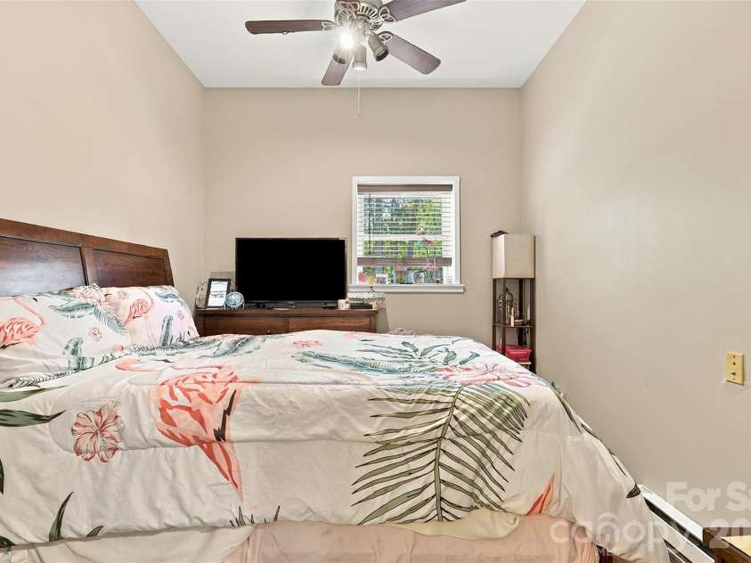 1924 Windy Hill Place, Lenoir, NC 28645.  MLS# CAR4430094, YatesRealty ID 56702. 