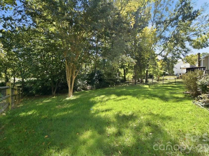 6211 Chavel Lane, Charlotte, NC 28269.  MLS# CAR4430690, YatesRealty ID 56704. 