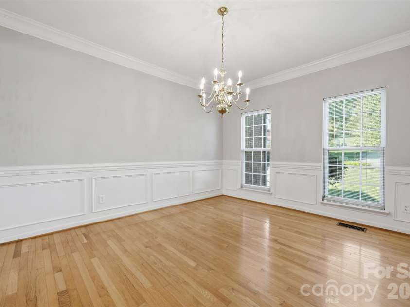 6211 Chavel Lane, Charlotte, NC 28269.  MLS# CAR4430690, YatesRealty ID 56704. Formal dining room