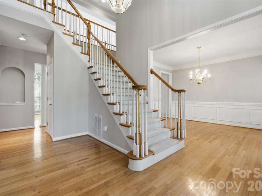 6211 Chavel Lane, Charlotte, NC 28269.  MLS# CAR4430690, YatesRealty ID 56704. Front entry 2-story foyer