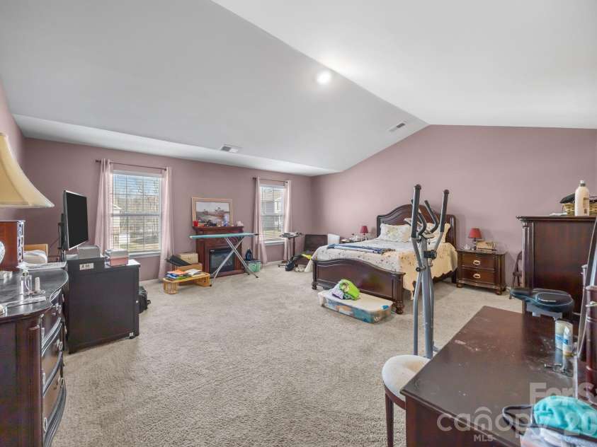 9839 Oak Barrel Lane, Charlotte, NC 28215.  MLS# CAR4342887, YatesRealty ID 5671. 