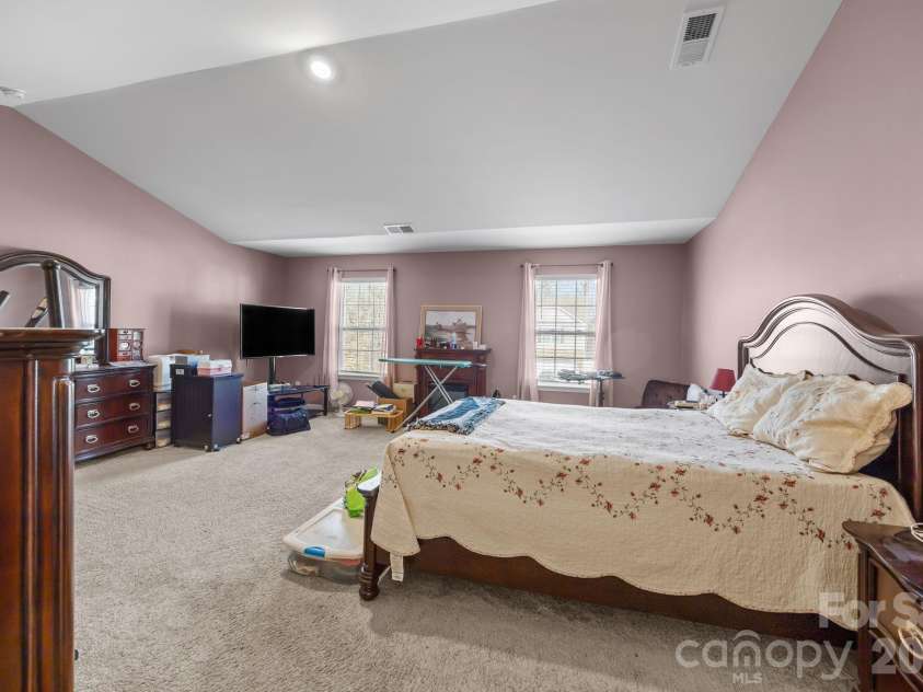 9839 Oak Barrel Lane, Charlotte, NC 28215.  MLS# CAR4342887, YatesRealty ID 5671. 