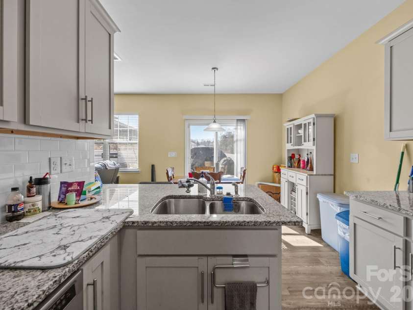 9839 Oak Barrel Lane, Charlotte, NC 28215.  MLS# CAR4342887, YatesRealty ID 5671. 