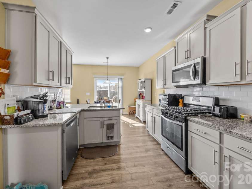 9839 Oak Barrel Lane, Charlotte, NC 28215.  MLS# CAR4342887, YatesRealty ID 5671. 
