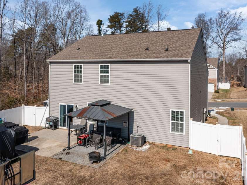 9839 Oak Barrel Lane, Charlotte, NC 28215.  MLS# CAR4342887, YatesRealty ID 5671. 