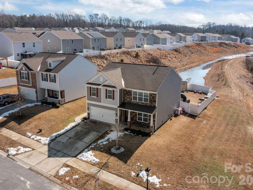 9839 Oak Barrel Lane, Charlotte, NC 28215.  MLS# CAR4342887, YatesRealty ID 5671. 