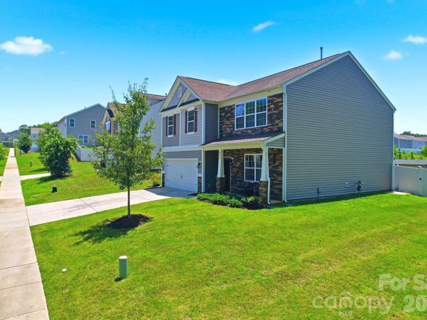 9839 Oak Barrel Lane, Charlotte, NC 28215.  MLS# CAR4395908, YatesRealty ID 5671. 