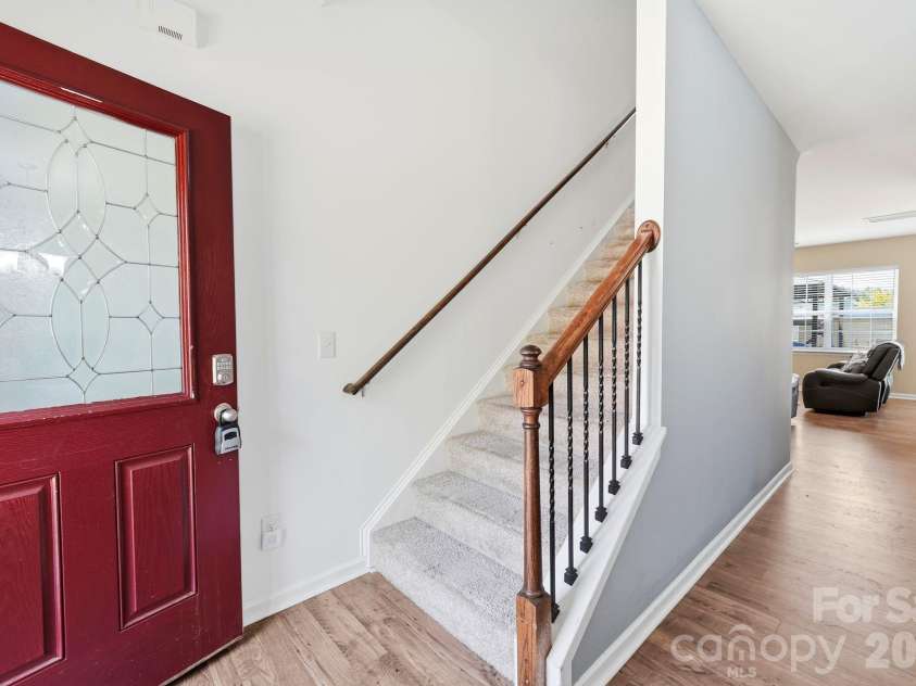 9839 Oak Barrel Lane, Charlotte, NC 28215.  MLS# CAR4395908, YatesRealty ID 5671. 
