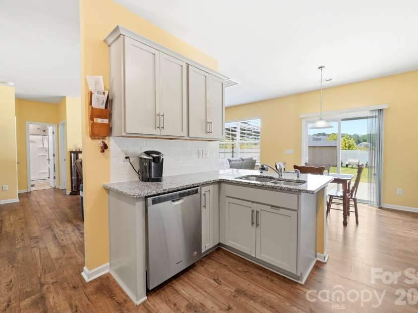 9839 Oak Barrel Lane, Charlotte, NC 28215.  MLS# CAR4395908, YatesRealty ID 5671. 