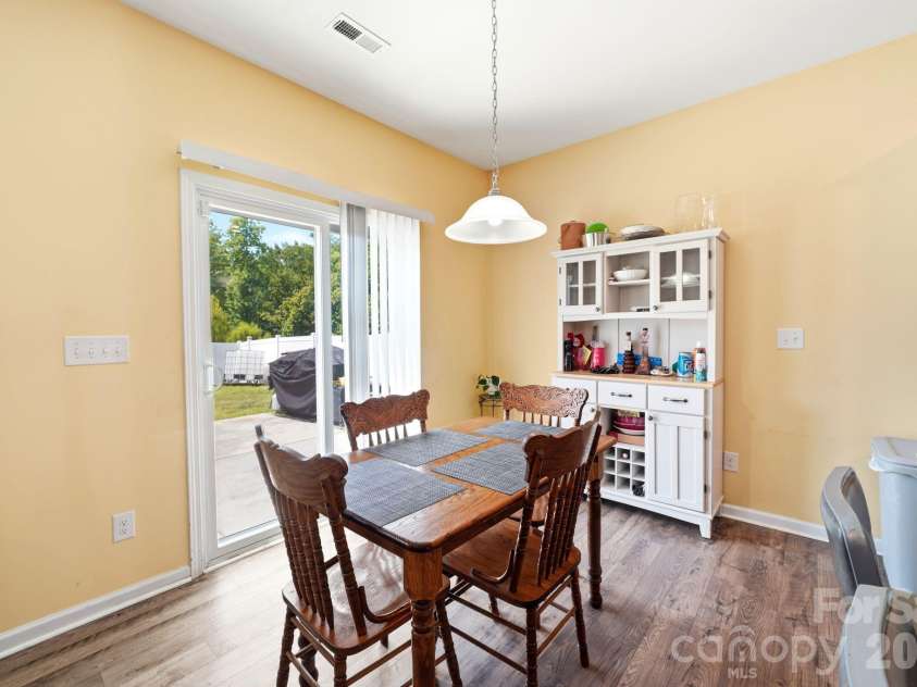 9839 Oak Barrel Lane, Charlotte, NC 28215.  MLS# CAR4395908, YatesRealty ID 5671. 