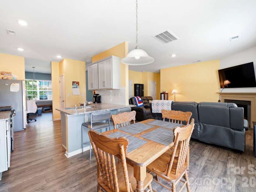 9839 Oak Barrel Lane, Charlotte, NC 28215.  MLS# CAR4395908, YatesRealty ID 5671. 