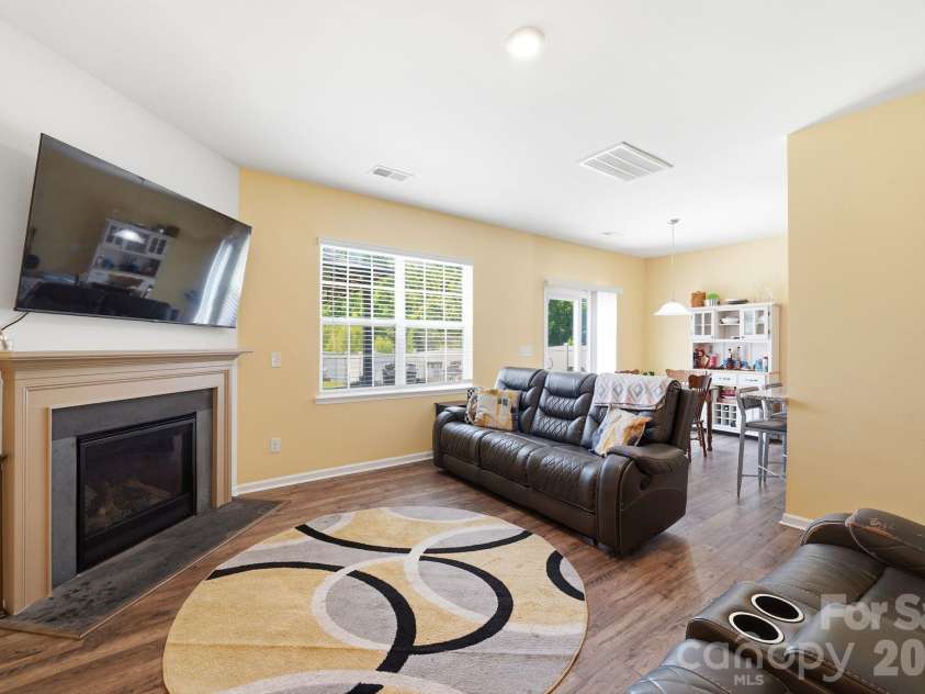 9839 Oak Barrel Lane, Charlotte, NC 28215.  MLS# CAR4395908, YatesRealty ID 5671. 
