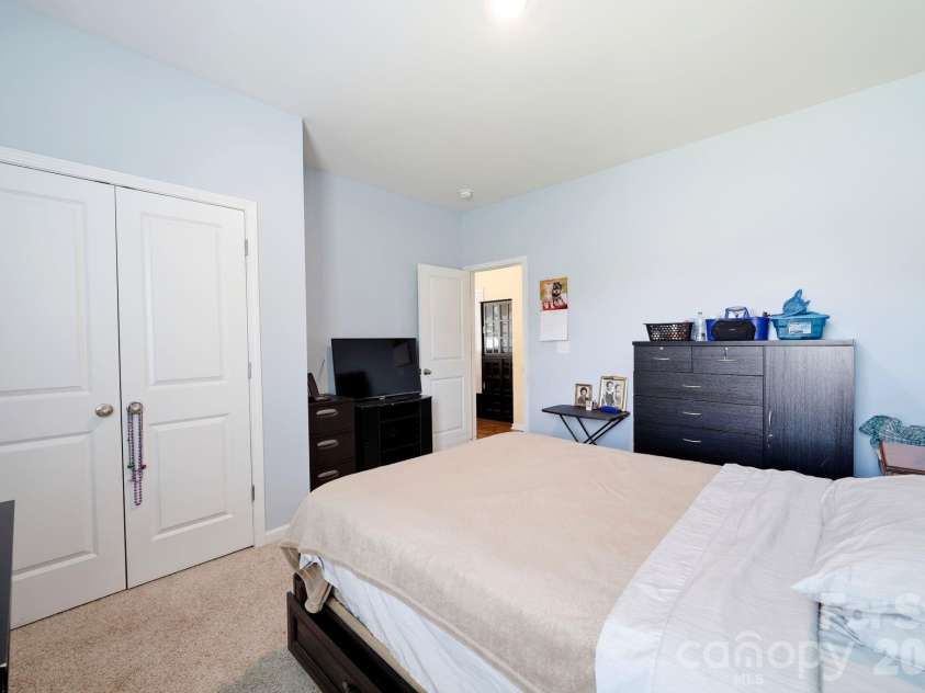 9839 Oak Barrel Lane, Charlotte, NC 28215.  MLS# CAR4395908, YatesRealty ID 5671. 