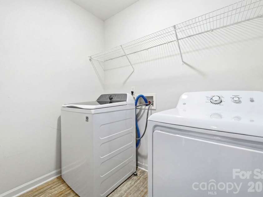 9839 Oak Barrel Lane, Charlotte, NC 28215.  MLS# CAR4395908, YatesRealty ID 5671. 