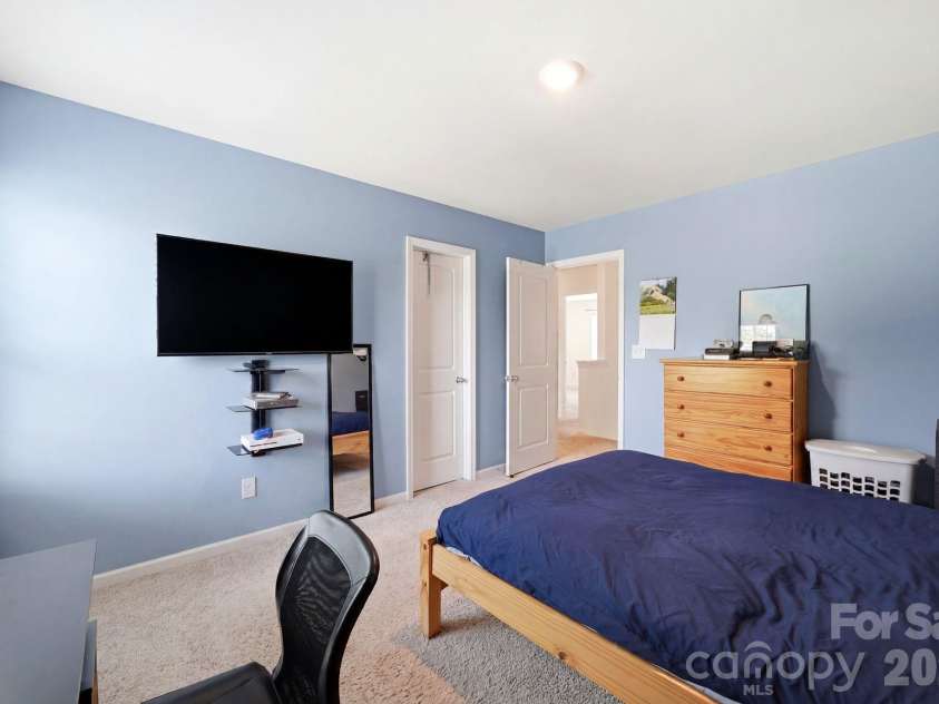 9839 Oak Barrel Lane, Charlotte, NC 28215.  MLS# CAR4395908, YatesRealty ID 5671. 