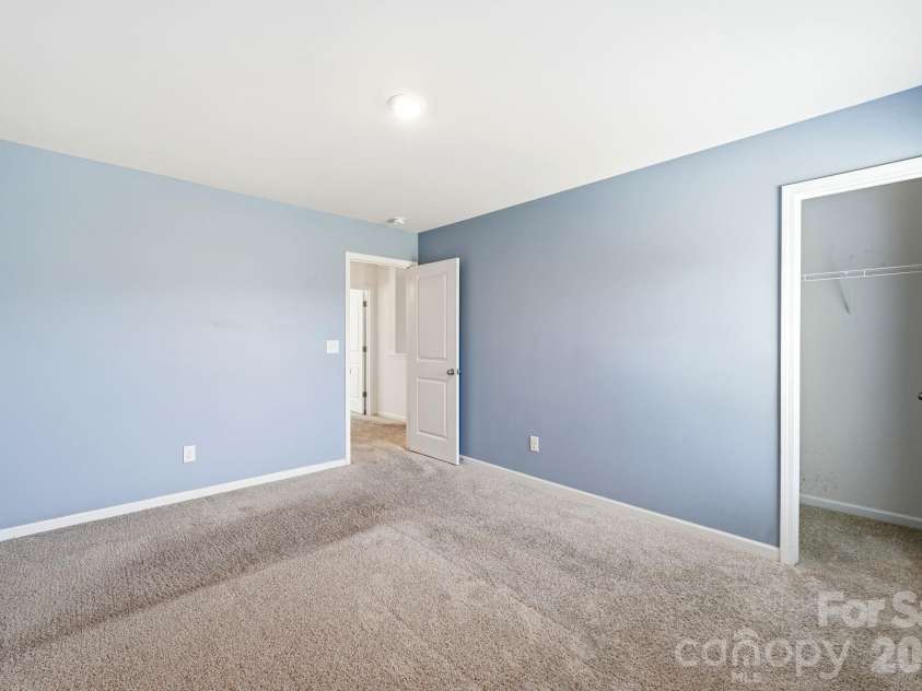9839 Oak Barrel Lane, Charlotte, NC 28215.  MLS# CAR4395908, YatesRealty ID 5671. 