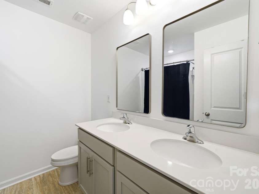 9839 Oak Barrel Lane, Charlotte, NC 28215.  MLS# CAR4395908, YatesRealty ID 5671. 