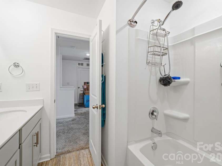 9839 Oak Barrel Lane, Charlotte, NC 28215.  MLS# CAR4395908, YatesRealty ID 5671. 