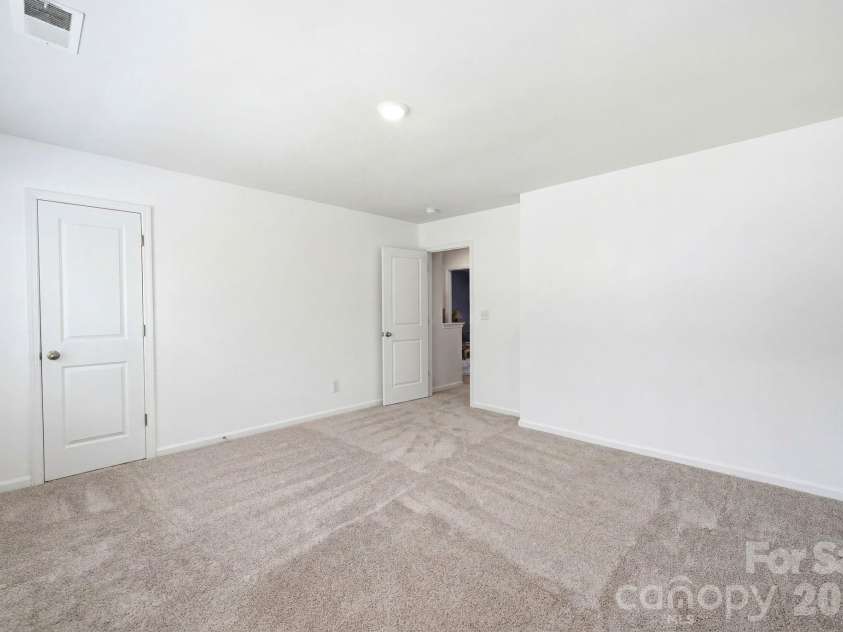 9839 Oak Barrel Lane, Charlotte, NC 28215.  MLS# CAR4395908, YatesRealty ID 5671. 
