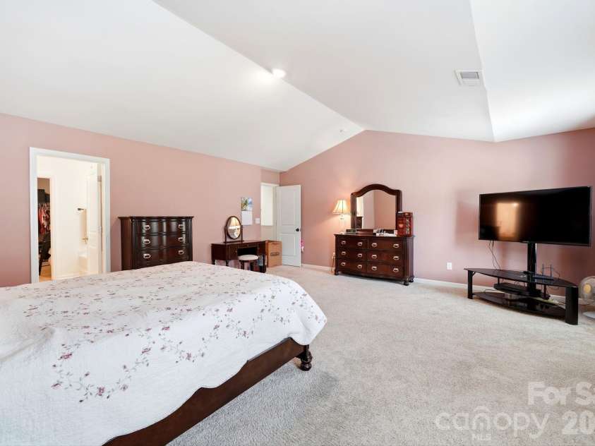 9839 Oak Barrel Lane, Charlotte, NC 28215.  MLS# CAR4395908, YatesRealty ID 5671. 