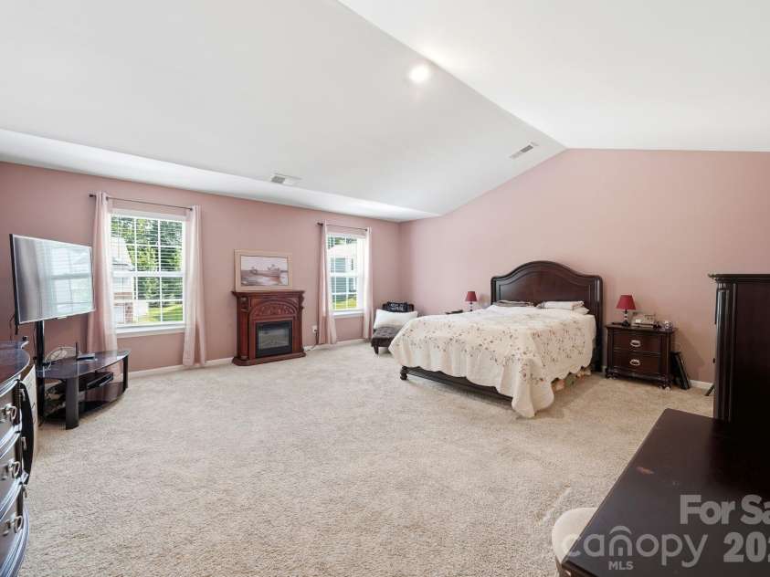 9839 Oak Barrel Lane, Charlotte, NC 28215.  MLS# CAR4395908, YatesRealty ID 5671. 