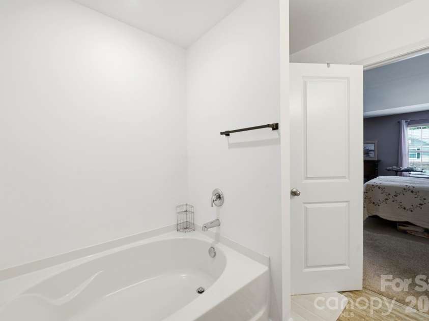 9839 Oak Barrel Lane, Charlotte, NC 28215.  MLS# CAR4395908, YatesRealty ID 5671. 