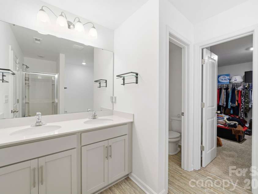 9839 Oak Barrel Lane, Charlotte, NC 28215.  MLS# CAR4395908, YatesRealty ID 5671. 