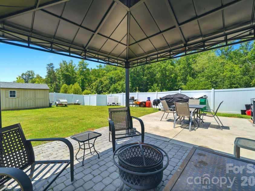 9839 Oak Barrel Lane, Charlotte, NC 28215.  MLS# CAR4395908, YatesRealty ID 5671. 