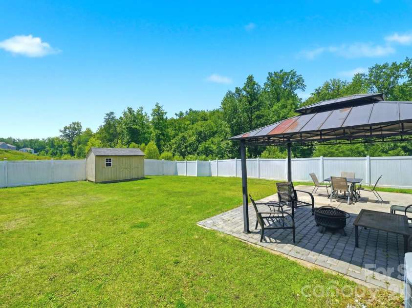 9839 Oak Barrel Lane, Charlotte, NC 28215.  MLS# CAR4395908, YatesRealty ID 5671. 
