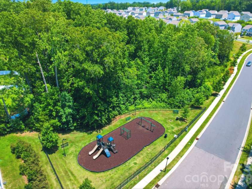 9839 Oak Barrel Lane, Charlotte, NC 28215.  MLS# CAR4395908, YatesRealty ID 5671. 
