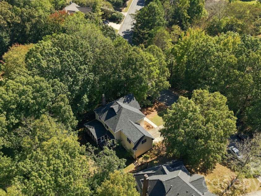 410 Whitefriars Lane, Matthews, NC 28105.  MLS# CAR4407390, YatesRealty ID 56711. 410 Whitefriars Ln Matthews 28105