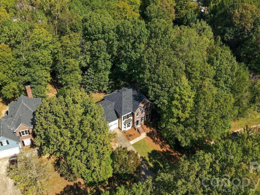 410 Whitefriars Lane, Matthews, NC 28105.  MLS# CAR4407390, YatesRealty ID 56711. 410 Whitefriars Ln Matthews 28105