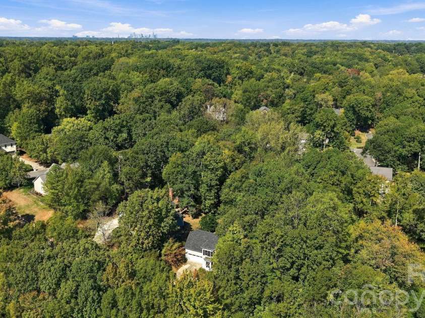 410 Whitefriars Lane, Matthews, NC 28105.  MLS# CAR4407390, YatesRealty ID 56711. 410 Whitefriars Ln Matthews 28105
