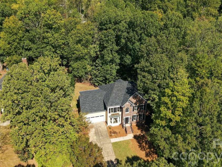 410 Whitefriars Lane, Matthews, NC 28105.  MLS# CAR4407390, YatesRealty ID 56711. 410 Whitefriars Ln Matthews 28105