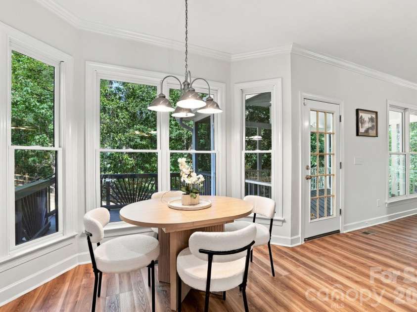 410 Whitefriars Lane, Matthews, NC 28105.  MLS# CAR4407390, YatesRealty ID 56711. 410 Whitefriars Ln Matthews 28105Breakfast Area