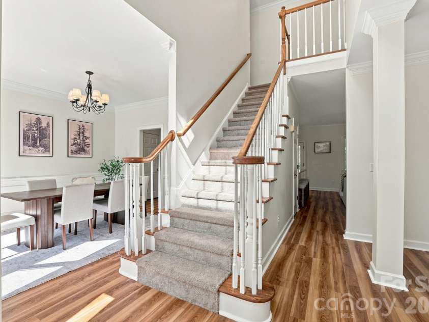 410 Whitefriars Lane, Matthews, NC 28105.  MLS# CAR4407390, YatesRealty ID 56711. 410 Whitefriars Ln Matthews 28105Foyer