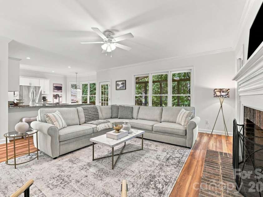 410 Whitefriars Lane, Matthews, NC 28105.  MLS# CAR4407390, YatesRealty ID 56711. 410 Whitefriars Ln Matthews 28105Great Room