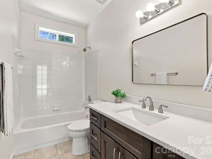 410 Whitefriars Lane, Matthews, NC 28105.  MLS# CAR4407390, YatesRealty ID 56711. 410 Whitefriars Ln Matthews 28105Hall Bath - new Vanity