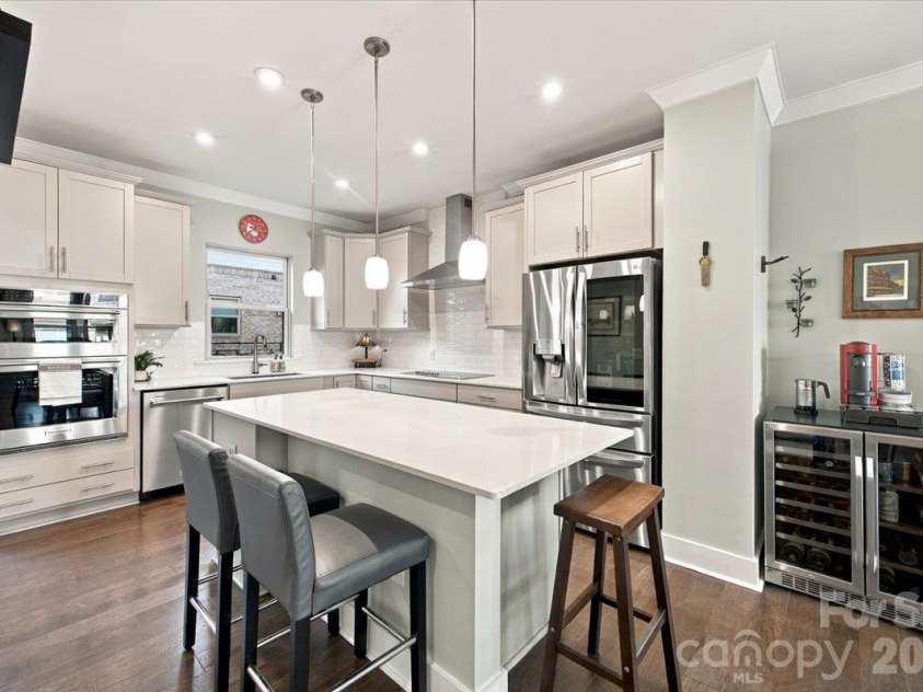 12107 Brooklyn Avenue, Charlotte, NC 28204.  MLS# CAR4434889, YatesRealty ID 56717. Chefs Kitchen