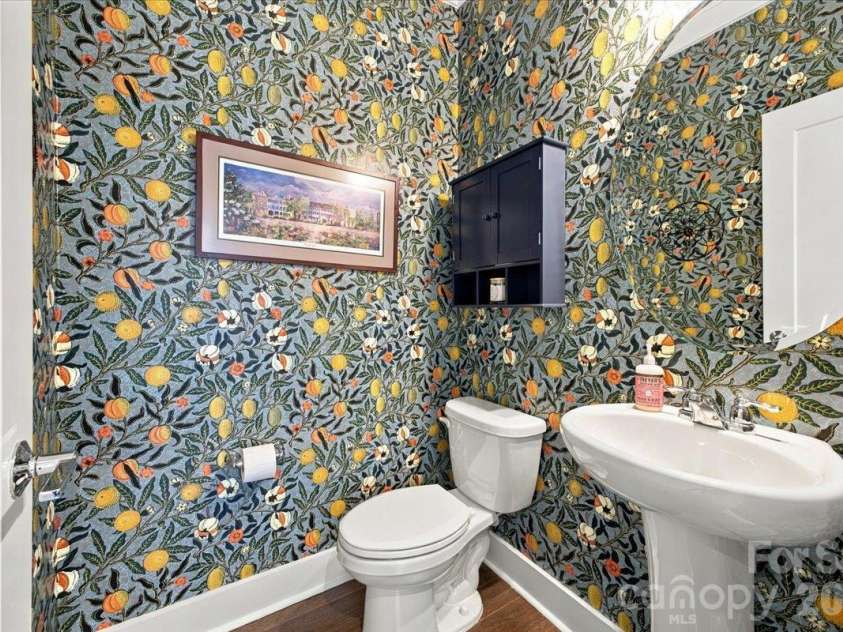 12107 Brooklyn Avenue, Charlotte, NC 28204.  MLS# CAR4434889, YatesRealty ID 56717. Powder Room